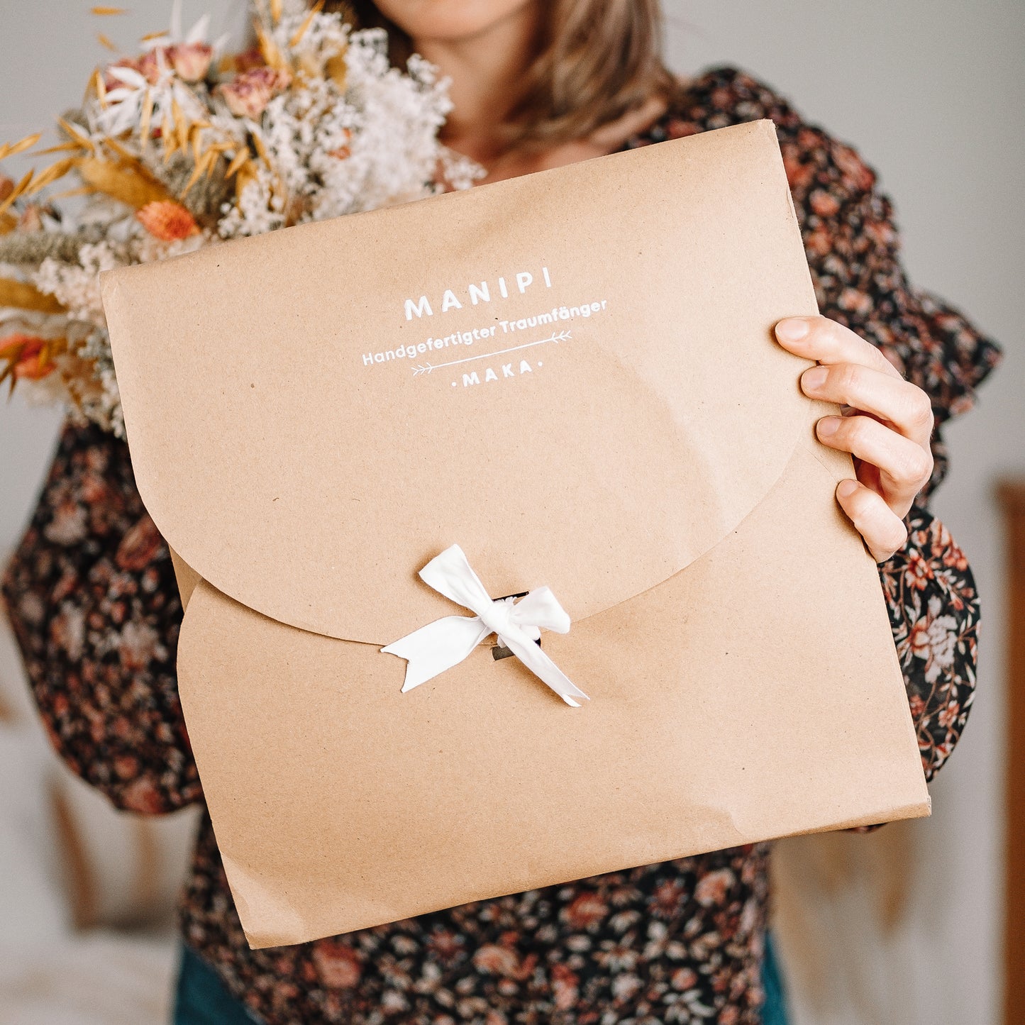 Kleine Geschenkverpackung mit Schleife für Kinder und Babys.